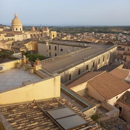 La Finestra Su Noto Hotel Exterior foto