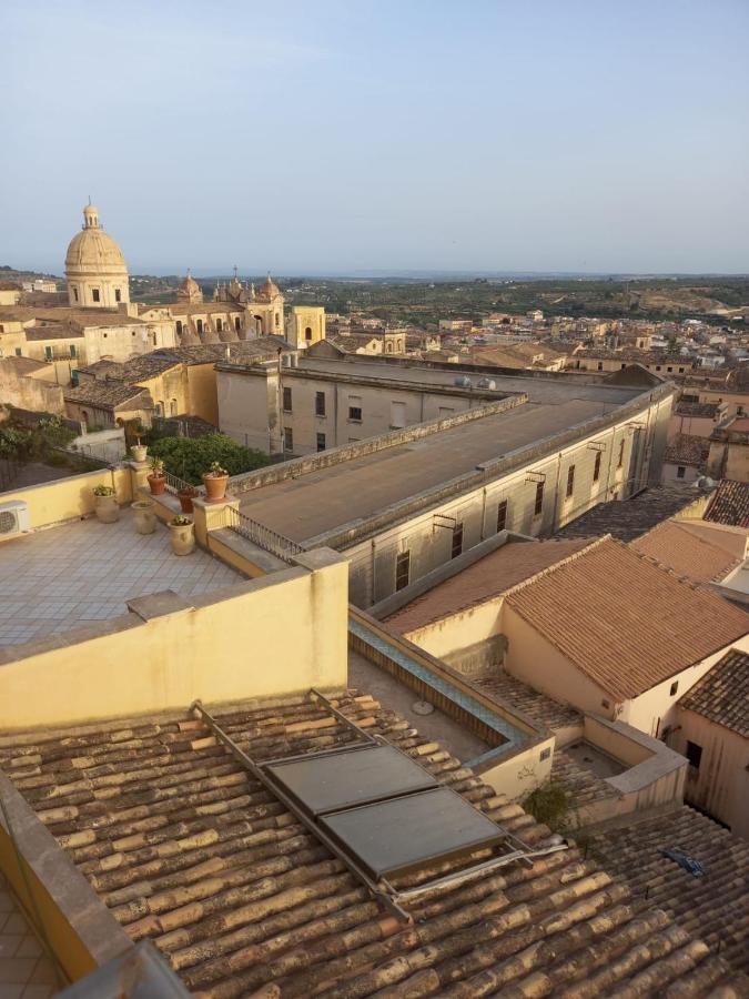 La Finestra Su Noto Hotel Exterior foto