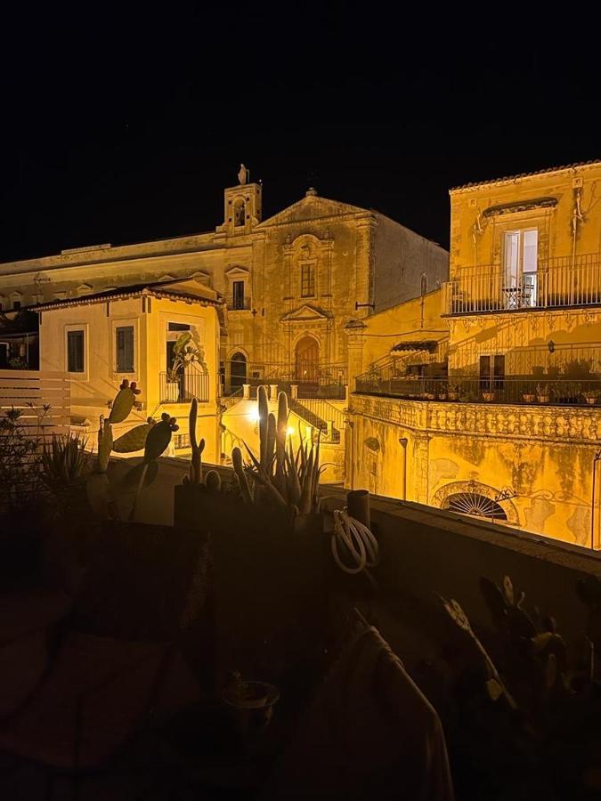 La Finestra Su Noto Hotel Exterior foto